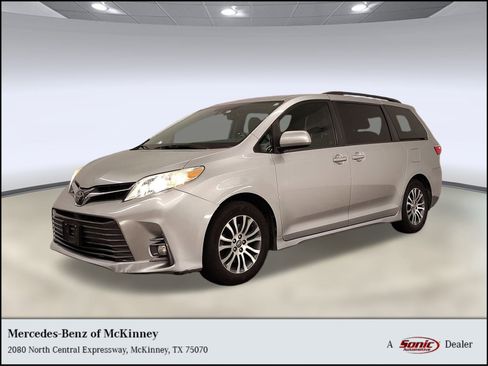 Used 2019 Toyota Sienna XLE image 1