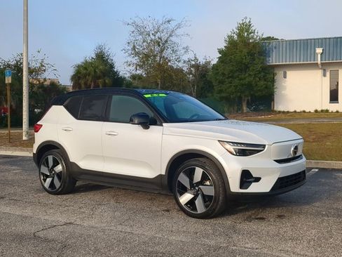 Used 2024 Volvo XC40 Recharge Plus w/ Protection Package Premier image 2