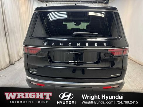 Used 2022 Jeep Wagoneer Series III w/ Premium Group I image 5