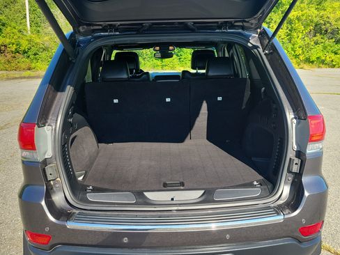 Used 2019 Jeep Grand Cherokee Limited w/ Trailer Tow Group IV AWD/4WD image 17