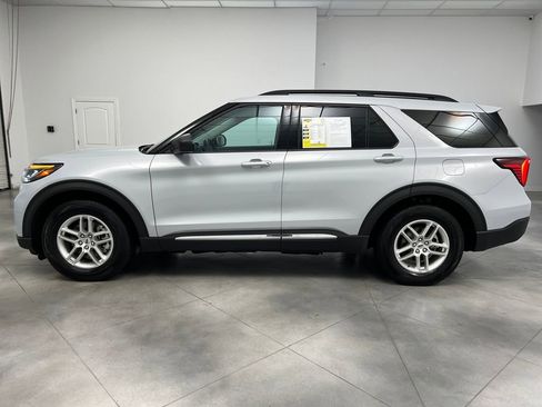 Used 2025 Ford Explorer Active image 4