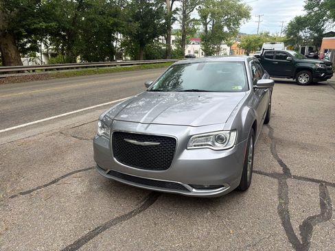 Used 2015 Chrysler 300 Limited w/ Driver Convenience Group AWD/4WD image 2