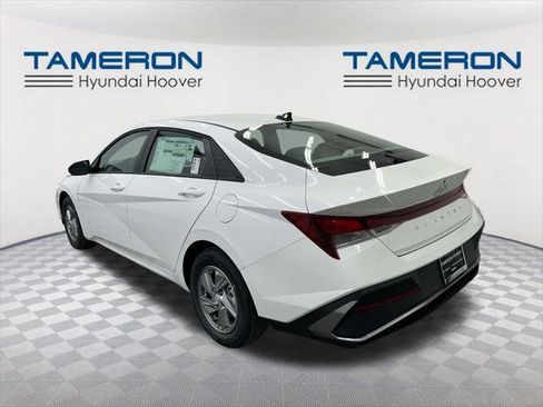 New 2026 Hyundai Elantra SE image 3