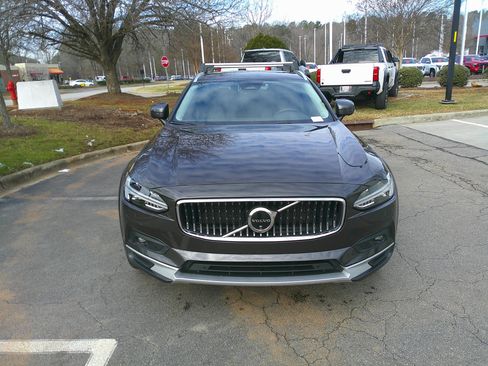 Used 2024 Volvo V90 B6 Cross Country Plus w/ Climate Package image 5