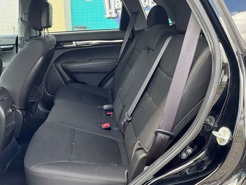 Used 2014 Kia Sorento LX image 11