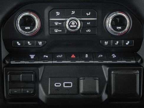 Used 2022 GMC Sierra 3500 AT4 w/ AT4 Preferred Package image 32