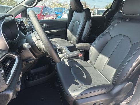 New 2026 Chrysler Voyager LX image 13