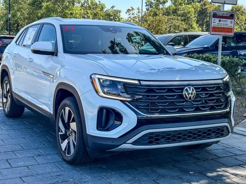 Used 2024 Volkswagen Atlas Cross Sport SE FWD image 3