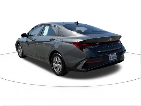 Certified 2024 Hyundai Elantra SE image 5