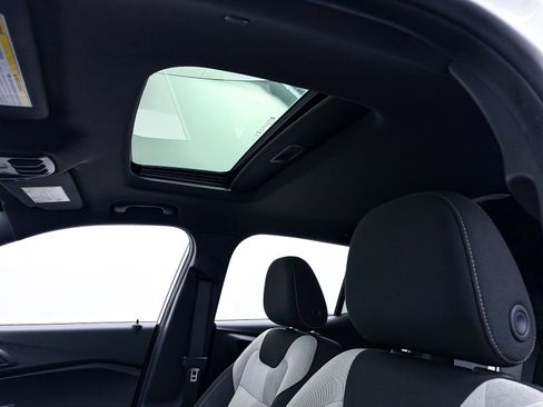 Used 2024 Chevrolet Trax RS w/ Sunroof Package image 3