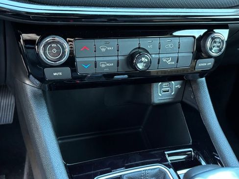 New 2026 Jeep Compass Altitude image 18