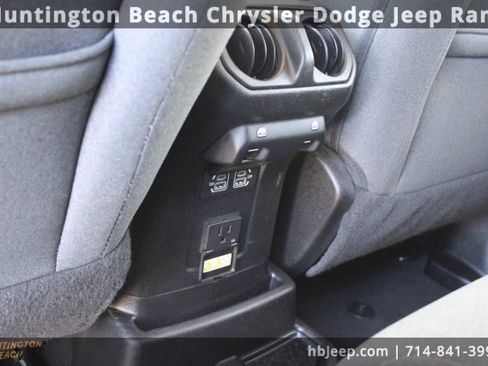 Used 2024 Jeep Wrangler Unlimited Sahara image 35