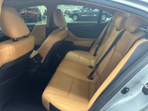 Used 2025 Lexus ES 350 Ultra Luxury FWD image 13