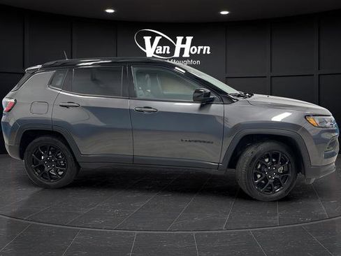 Used 2022 Jeep Compass Altitude w/ Sun and Sound Group AWD/4WD image 8