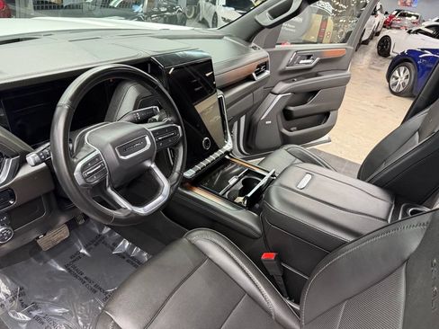 Used 2025 GMC Yukon Denali AWD/4WD image 32