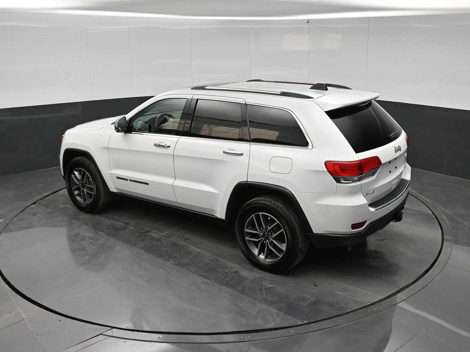 Used 2019 Jeep Grand Cherokee Limited w/ Trailer Tow Group IV AWD/4WD image 29
