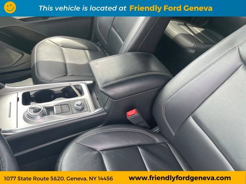 Used 2024 Ford Explorer XLT w/ Equipment Group 202A AWD/4WD image 30