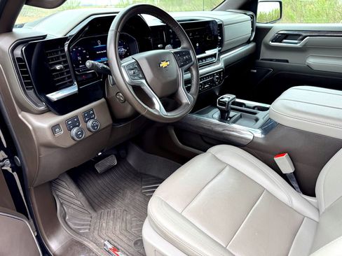 Used 2024 Chevrolet Silverado 1500 LTZ w/ Z71 Off-Road Package image 11