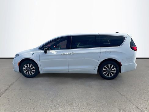 New 2025 Chrysler Pacifica Select image 5