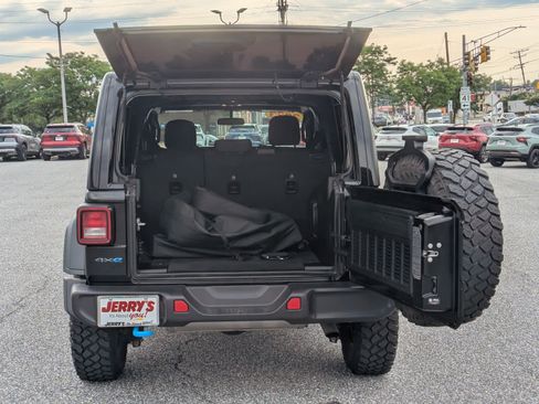 Used 2023 Jeep Wrangler Unlimited w/ Cold Weather Group AWD/4WD image 8