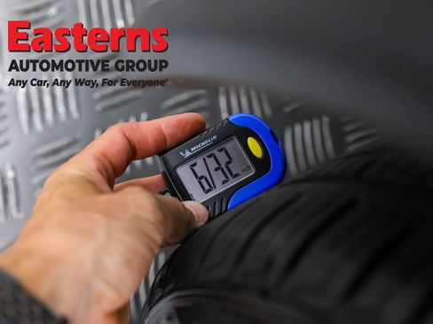 Used 2020 Nissan Kicks SR image 26