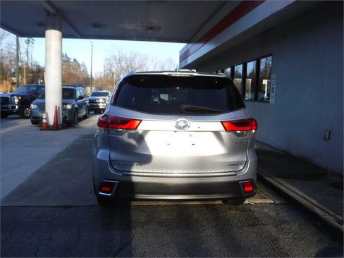 Used 2017 Toyota Highlander Limited image 15