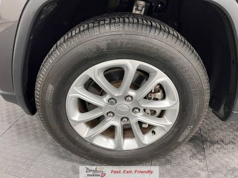 Used 2021 Jeep Grand Cherokee Laredo RWD image 22