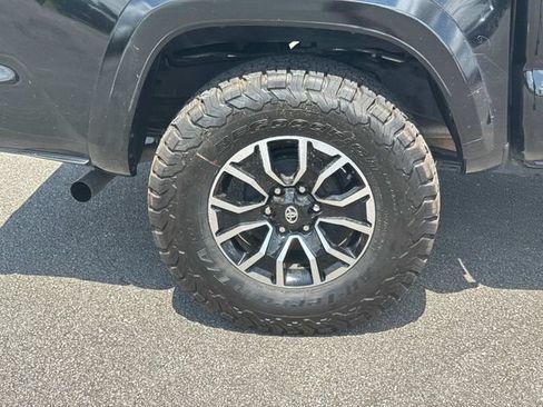 Used 2023 Toyota Tacoma TRD Sport w/ Technology Package AWD/4WD image 11