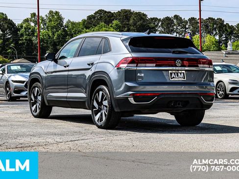 Used 2024 Volkswagen Atlas Cross Sport SE FWD image 7