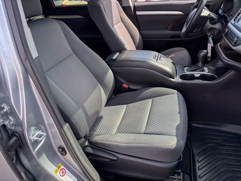 Used 2016 Toyota Highlander LE image 27