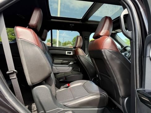 Used 2023 Ford Explorer Platinum w/ Technology Package AWD/4WD image 13