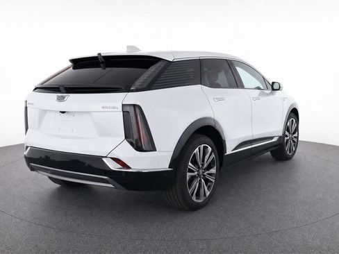 Certified 2025 Cadillac Optiq Luxury 2 AWD/4WD image 4