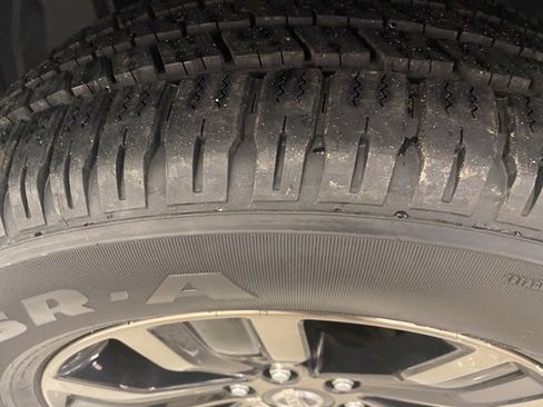 Used 2017 Nissan Armada Platinum w/ Interior Lighting Package image 33