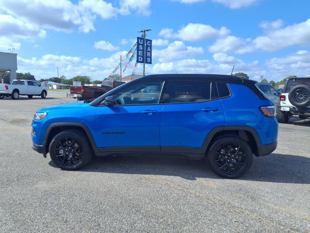 Used 2024 Jeep Compass Latitude w/ Convenience Group AWD/4WD image 4