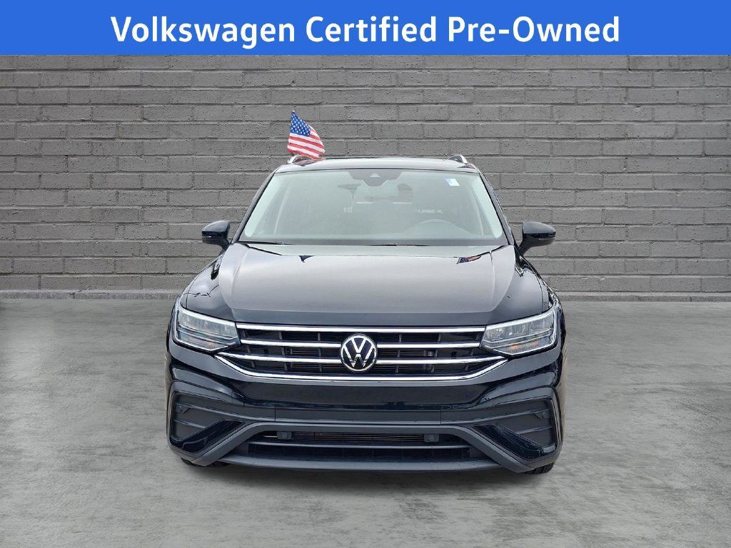 Certified 2023 Volkswagen Tiguan SE w/ Panoramic Sunroof Package FWD image 2