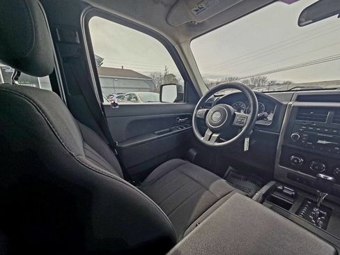 Used 2012 Jeep Liberty Sport image 18