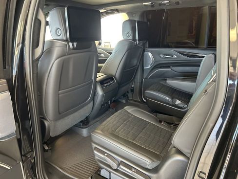 Used 2023 Cadillac Escalade ESV V image 25