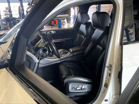Used 2022 BMW X5 M50i w/ Executive Package image 8