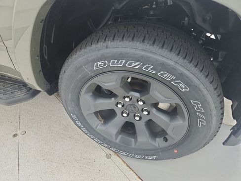 New 2026 RAM 1500 4x4 Crew Cab image 32