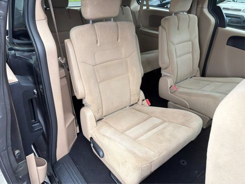 Used 2016 Dodge Grand Caravan SXT w/ UConnect Hands-Free Group FWD image 31
