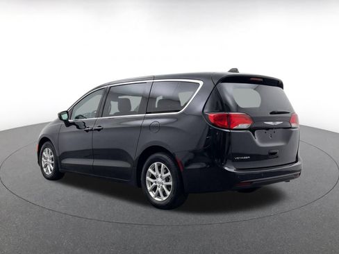 Used 2024 Chrysler Voyager LX FWD image 5