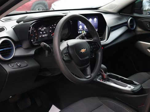 Used 2024 Chevrolet Trax LS w/ LS Convenience Package image 13