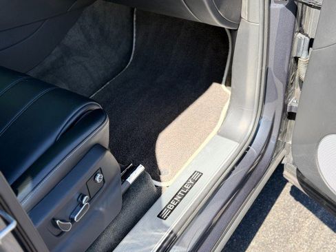 Used 2018 Bentley Bentayga Onyx Edition AWD/4WD image 30