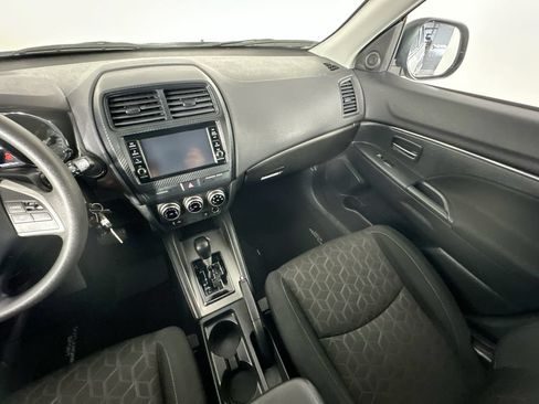 Used 2025 Mitsubishi Outlander Sport AWD image 11