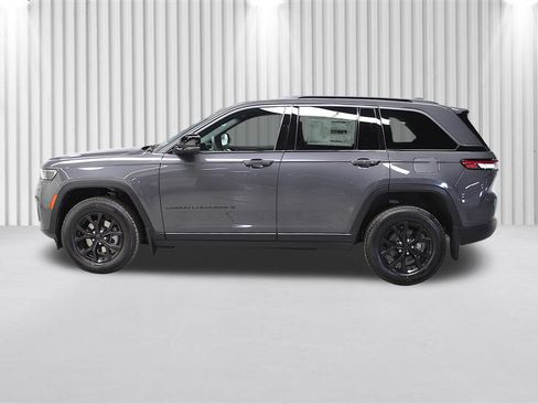 New 2026 Jeep Grand Cherokee Altitude AWD/4WD image 7