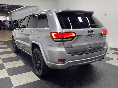 Used 2018 Jeep Grand Cherokee Altitude AWD/4WD image 15