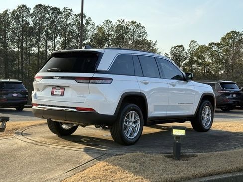 New 2025 Jeep Grand Cherokee Laredo image 7