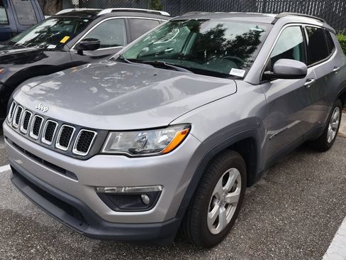 Used 2018 Jeep Compass Latitude w/ Popular Equipment Group FWD image 2