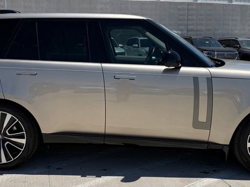 Used 2024 Land Rover Range Rover SE AWD/4WD image 5
