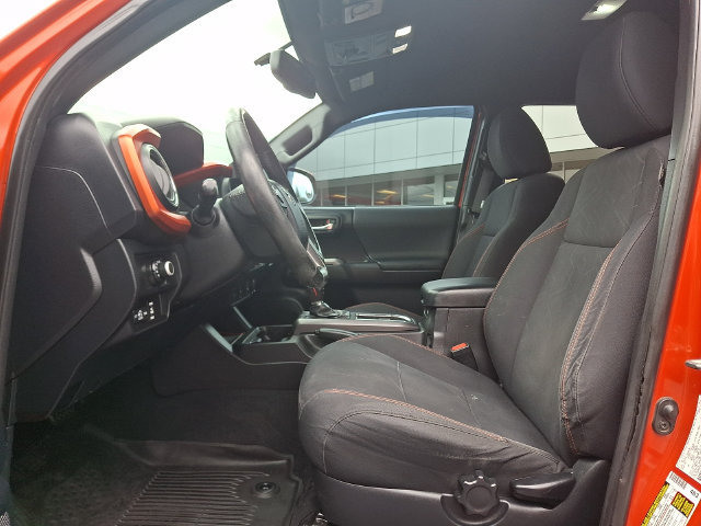 Used 2016 Toyota Tacoma TRD Off-Road w/ Exterior Package AWD/4WD image 14